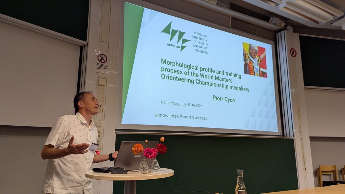 Piotr Cych presenting research on world masters orienteering athletes